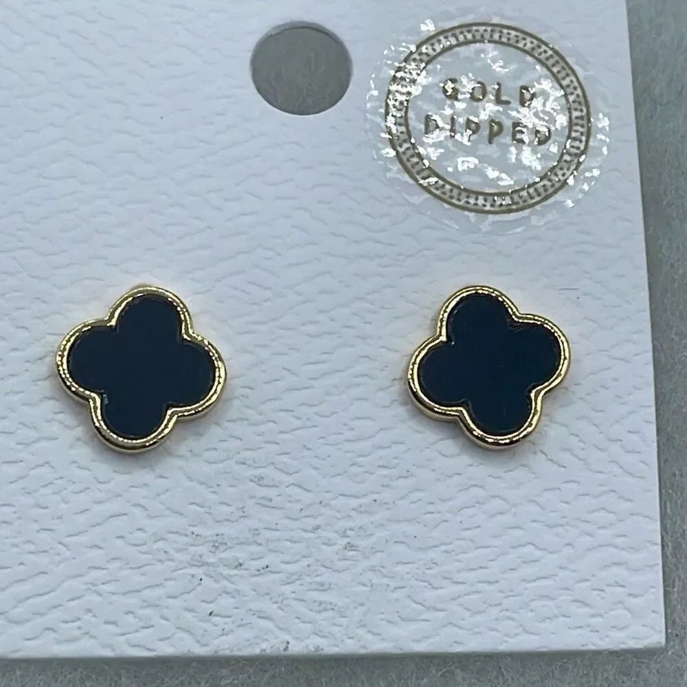 NWT Quatrefoil gold dipped black glass post earrings.